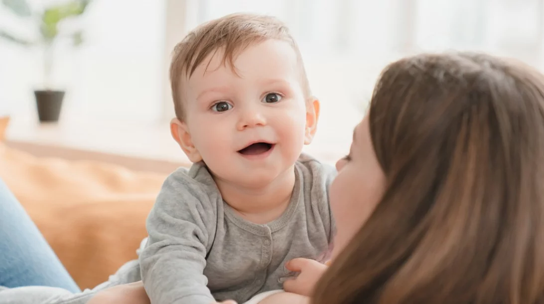 Νταντάδες της γειτονιάς: τι είναι το πρόγραμμα, ποιους αφορά, ποιοι μπορούν να εργαστούν