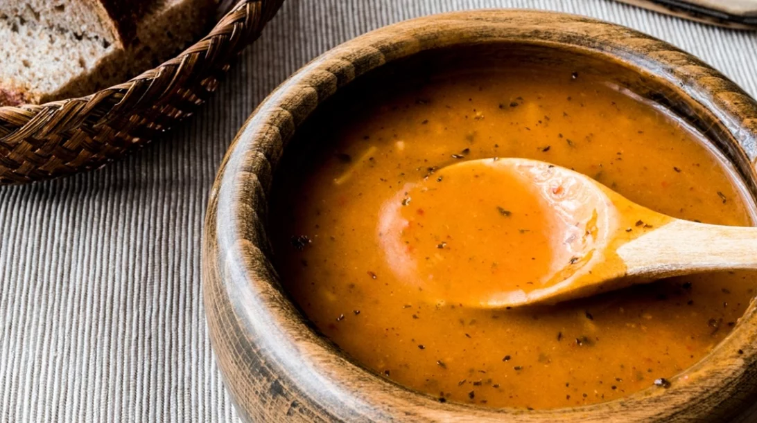 Η σούπα ξινού τραχανά που μας προτείνει η δρ Μαρία Ψωμά για απόψε