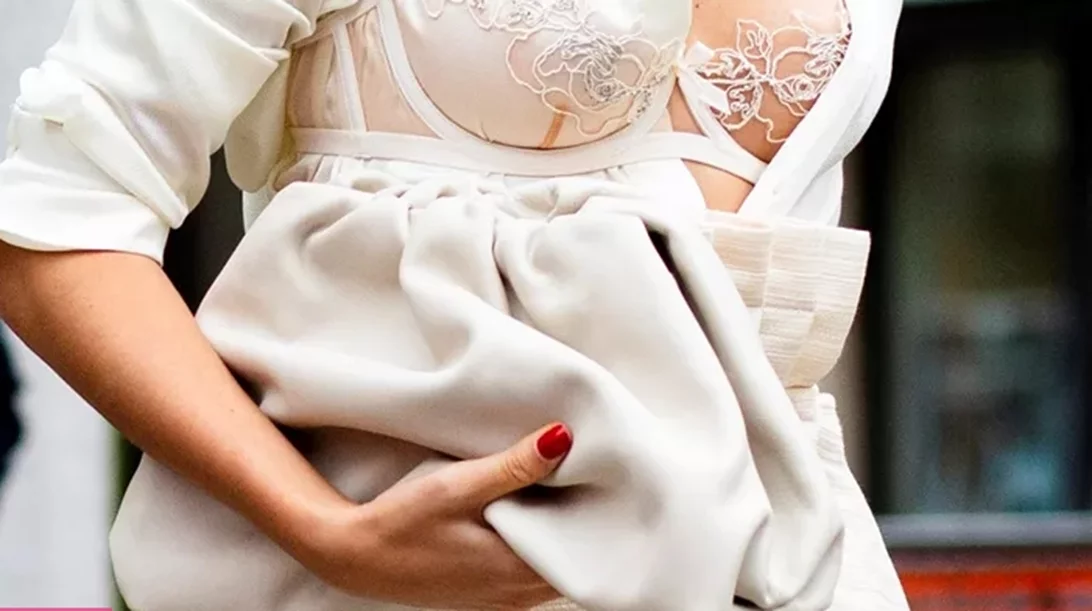 6 βερνίκια νυχιών στις πιο chic αποχρώσεις του φετινού καλοκαιριού