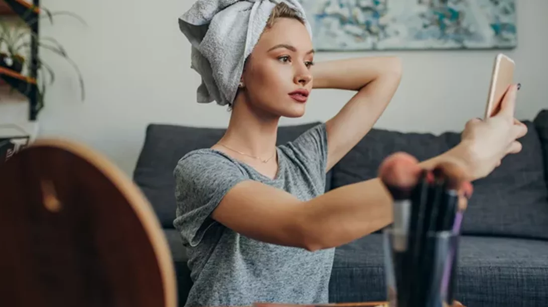 Selfie Makeup: 6 tips μακιγιάζ για να βγαίνεις πάντα άψογη στις φωτογραφίες