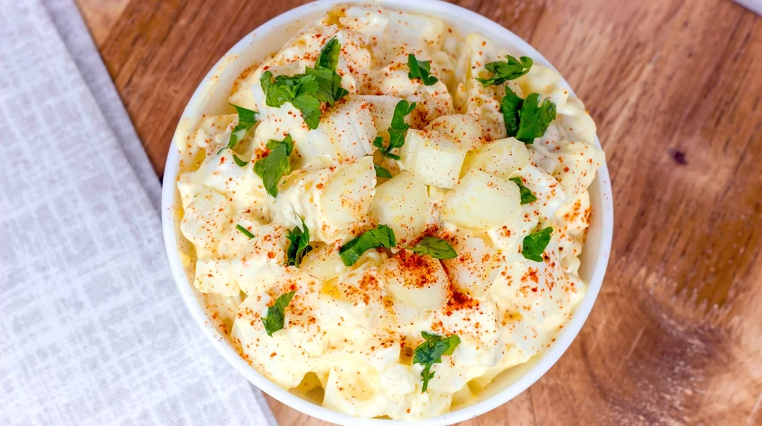 Πατατοσαλάτα με γιαούρτι | Η πιο light εκδοχή με ανεπανάληπτη γεύση από την Αργυρώ Μπαρμπαρίγου