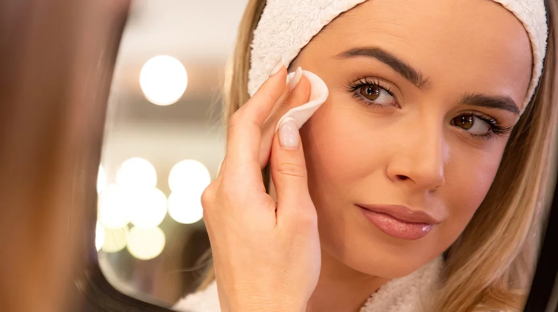 Αφαίρεσε την αδιάβροχη mascara χωρίς τρίψιμο: Το hack που κάνει τη διαφορά