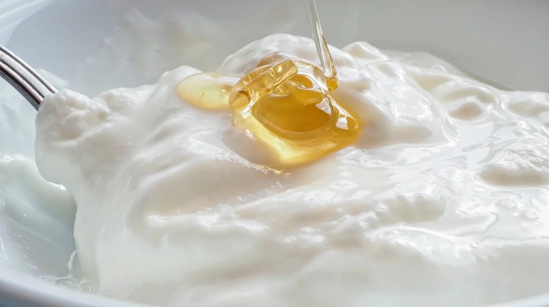 Σοβαρό λάθος: Γιατί δεν πρέπει να αφήνεις το χαρτόνι γύρω από τα γιαουρτάκια στο ψυγείο