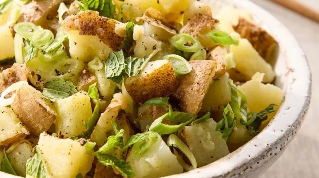 Λεμονάτη πατατοσαλάτα χωρίς μαγιονέζα - Η καλοκαιρινή εκδοχή που έψαχνες