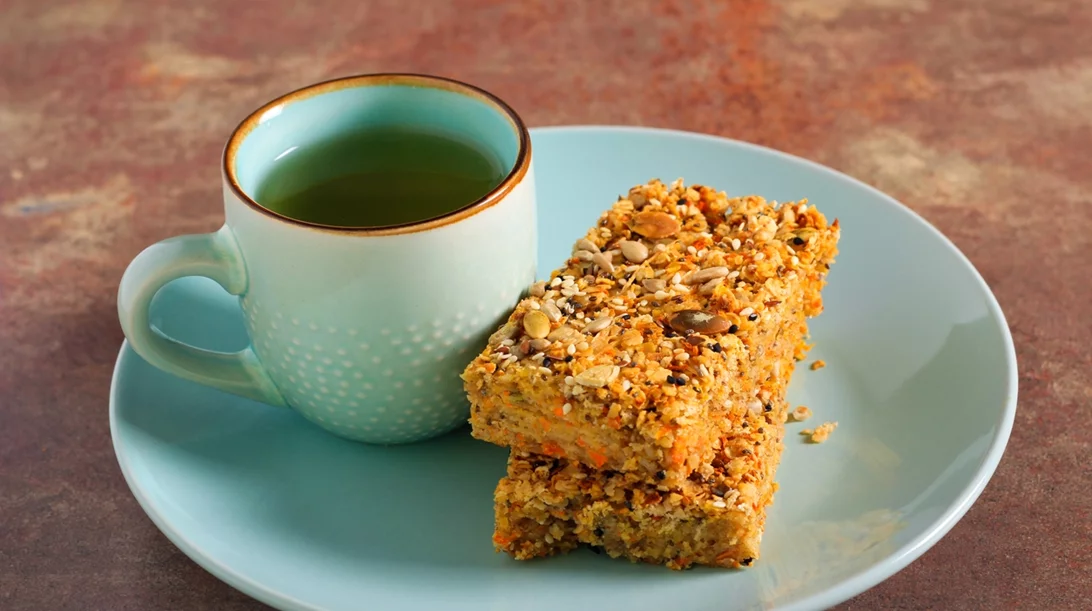 Μπάρες δημητριακών με γεύση carrot cake! (vegan)