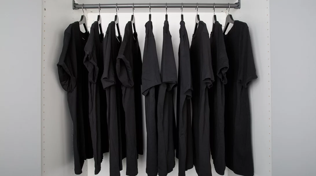 To απόλυτο hack για να διατηρήσεις "ζωντανά" τα μαύρα ρούχα σου