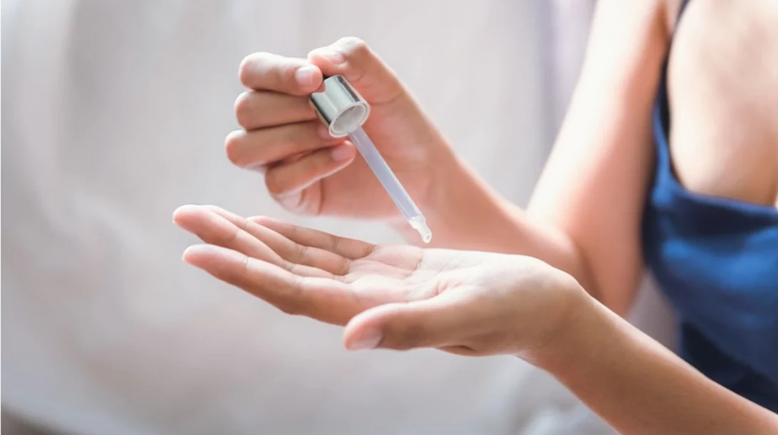 Αυτός είναι ο καλύτερος ορός προσώπου με βιταμίνη C