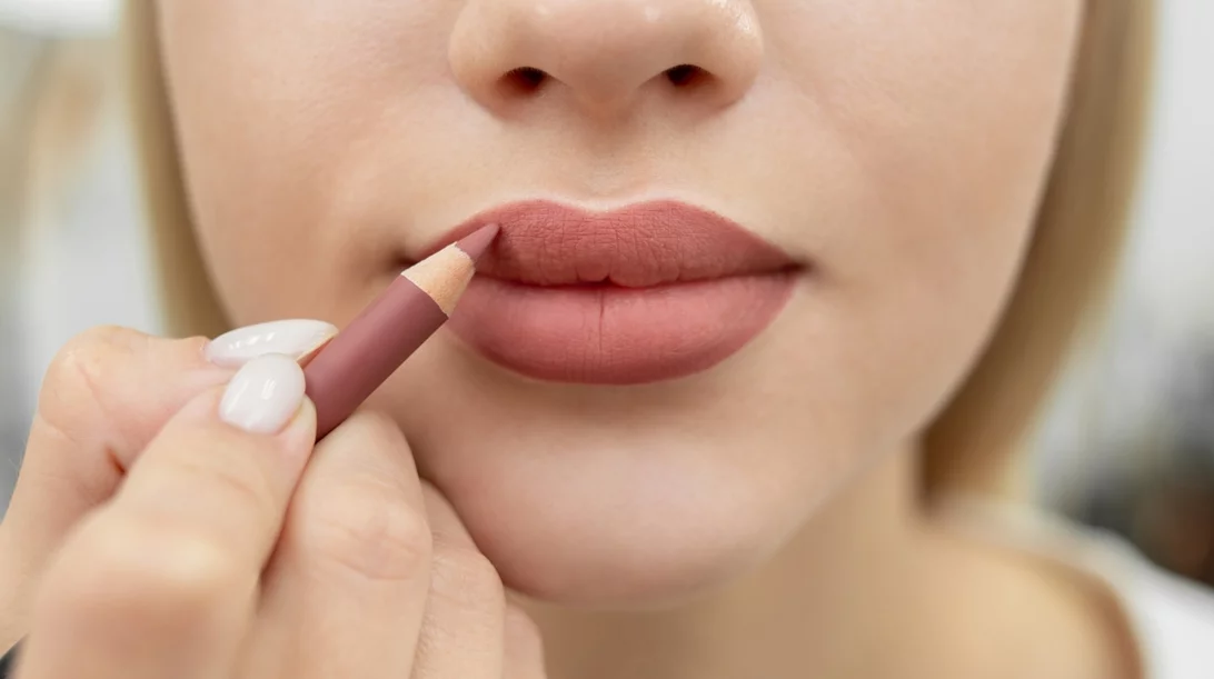 Τα nude μολύβια χειλιών που όλες οι γυναίκες θα πρέπει να έχουν στη συλλογή τους