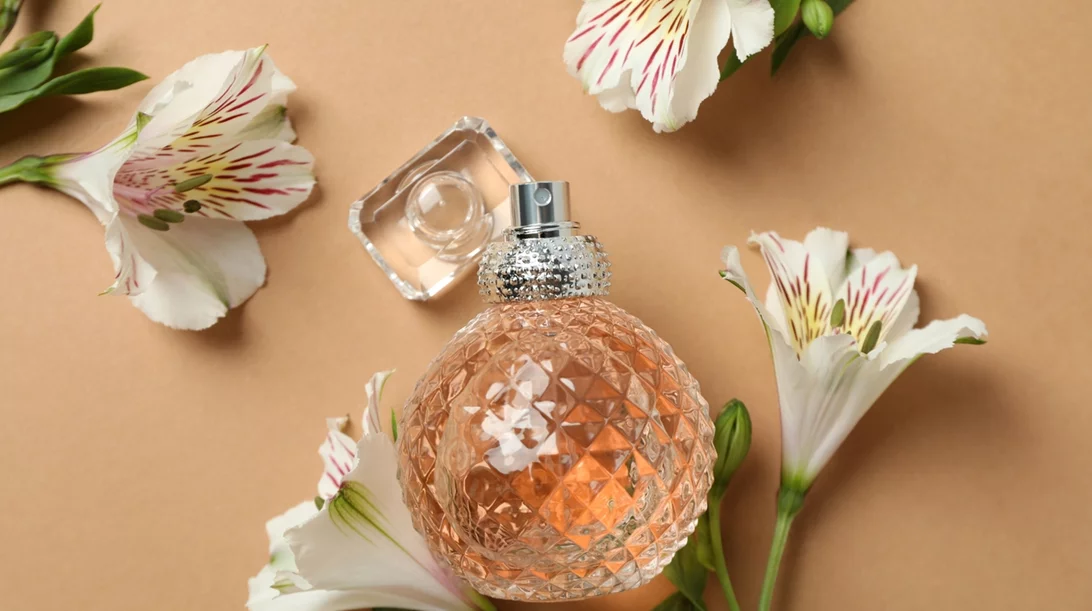 5 μεθυστικά αρώματα που μοσχοβολούν σαν ένα μπουκέτο λουλούδια