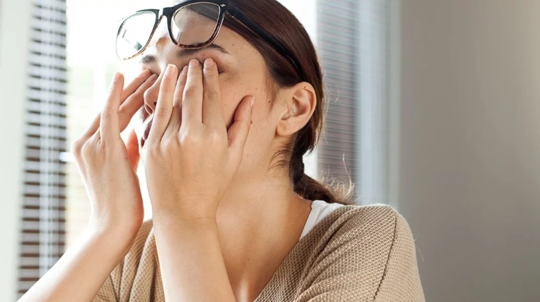 Ξεκούραστα μάτια: 7 έξυπνοι τρόποι να απαλλαγείς από την κόπωση