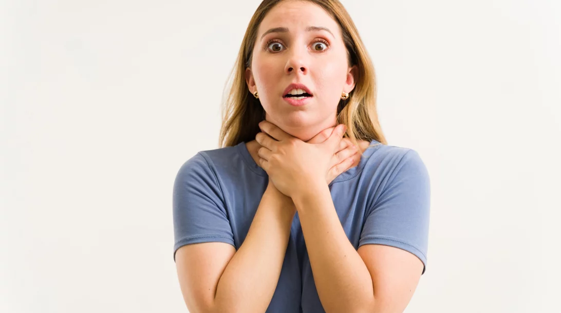 Στραβοκατάπιες; Γιατί δεν πρέπει να σε χτυπούν στην πλάτη;