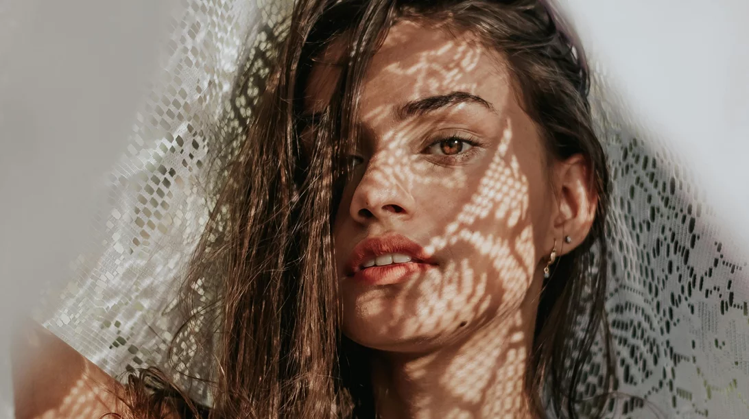 5 τρόποι για να "βάλουμε φρένο" στην εμφάνιση ψαλίδας στα μαλλιά μας