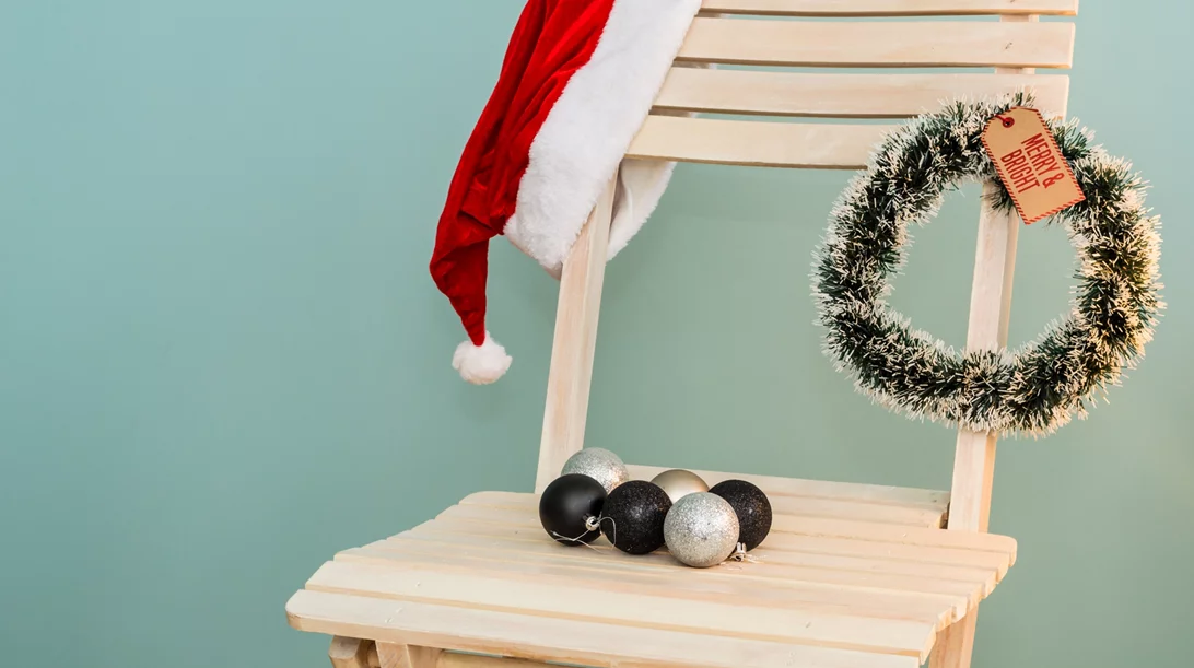 Απόκτησε λεπτή μέση μόνο με την καρέκλα της κουζίνας σου