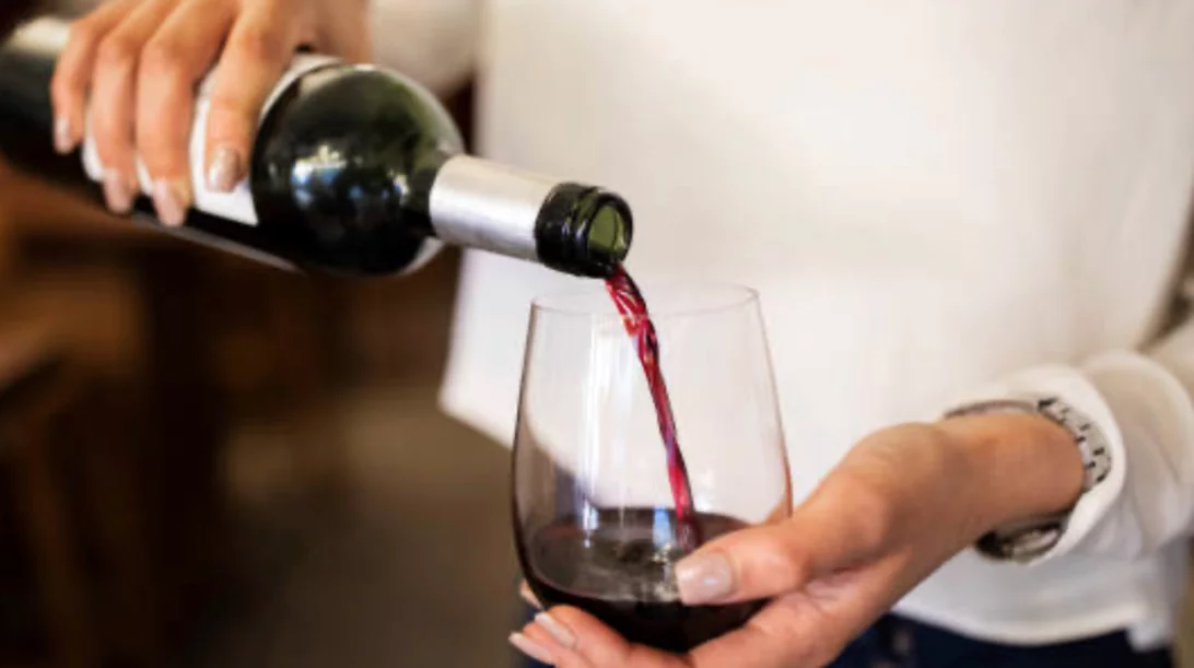 Πώς το αλκοόλ επηρεάζει το σώμα (εκτός από το τυπικό "hangover")