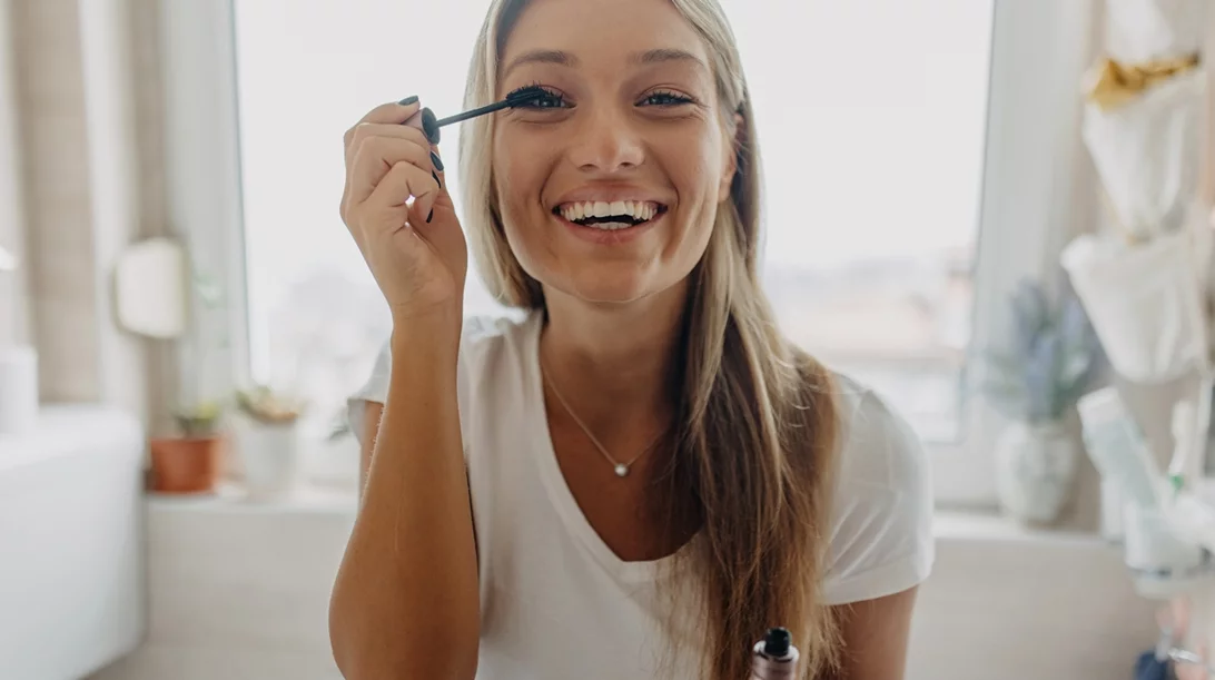 3 καφέ mascaras που αγαπώ και κοστίζουν κάτω από 10 ευρώ