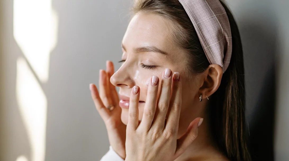 Οι καλύτερες λευκαντικές κρέμες προσώπου που θα βρεις στο φαρμακείο της γειτονιάς σου