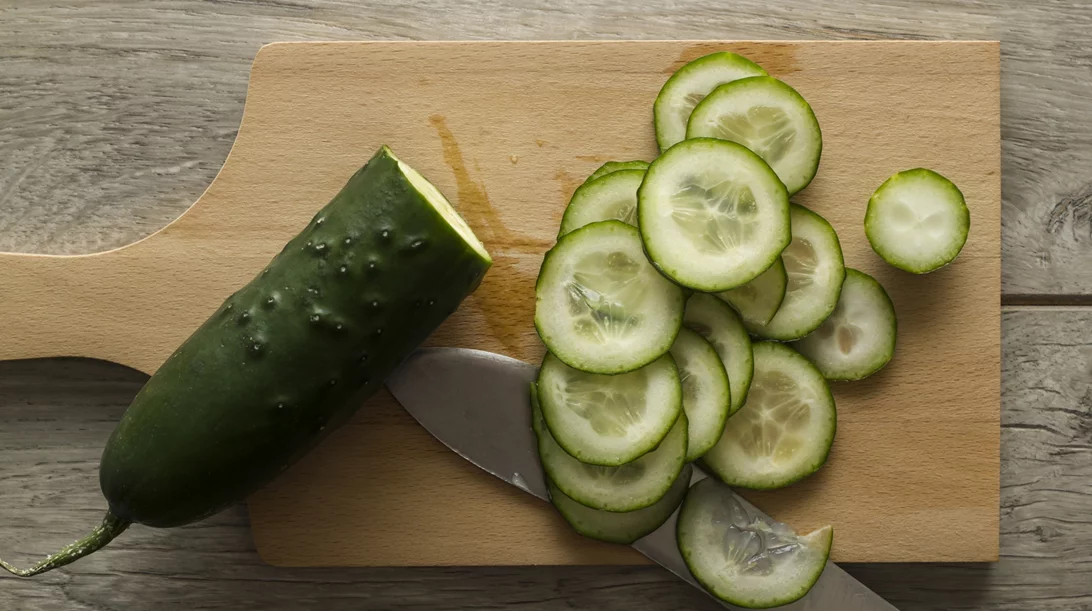 Βάζεις αγγούρι στη σαλάτα; Δες τι κερδίζει σο σώμα σου - χωρίς καν να το καταλαβαίνεις