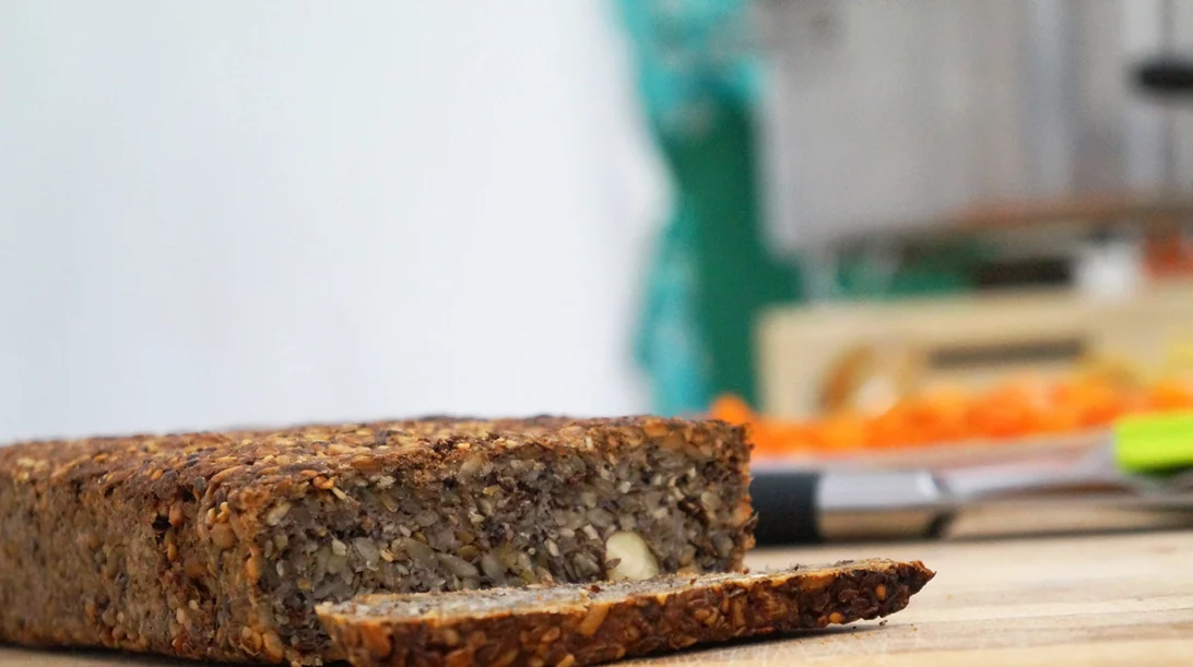 Συνταγή για ψωμί λιναρόσπορου χωρίς αλεύρι από τη διατροφολόγο