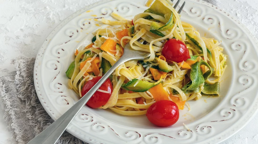 Λιγκουίνι με λεμόνι και κολοκυθάκια - Mοσχομυρίζει και θυμίζει καλοκαίρι