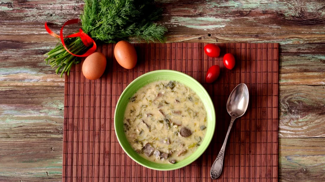 Μαγειρίτσα με μανιτάρια: Η vegan εκδοχή του παραδοσιακού πιάτου για χορτοφάγους