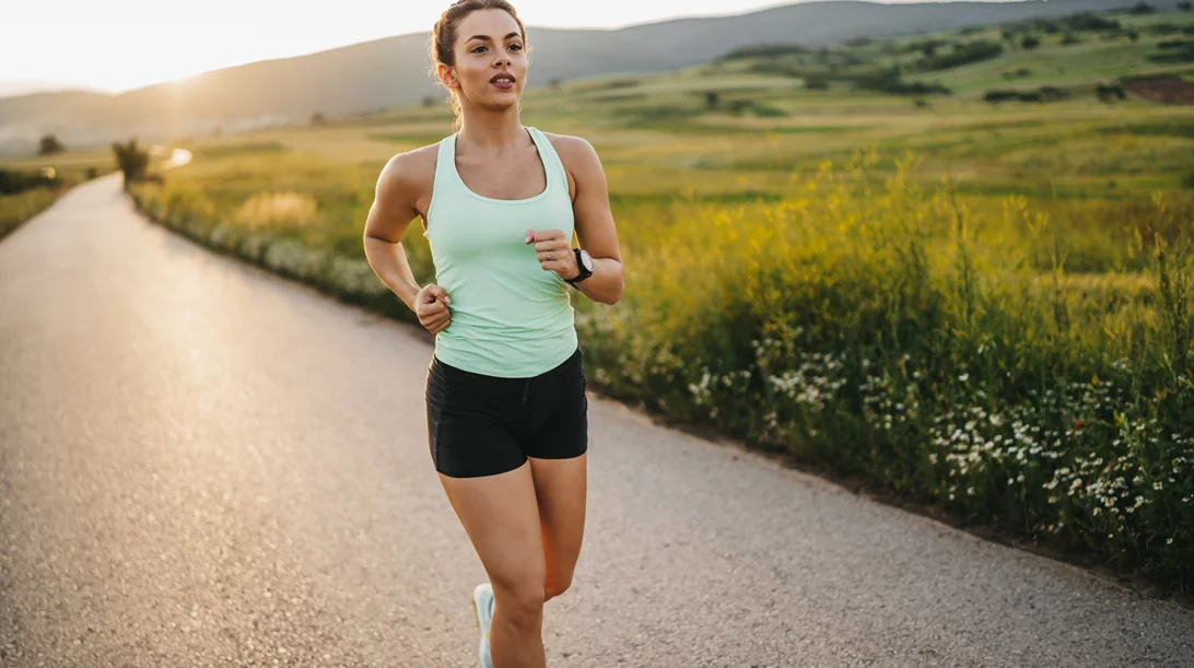 Το διαλειμματικό περπάτημα "καίει" περισσότερο λίπος; Ο απόλυτος οδηγός για να το ξεκινήσεις σωστά