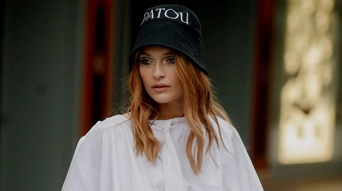 5 ενυδατικά κραγιόν για σαρκώδη χείλη και πλούσιο χρώμα, που λατρεύουν και οι Γαλλίδες