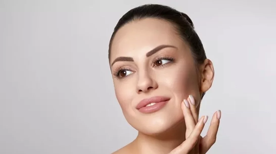 7 οροί που αντιμετωπίζουν τη χαλάρωση στο πρόσωπο