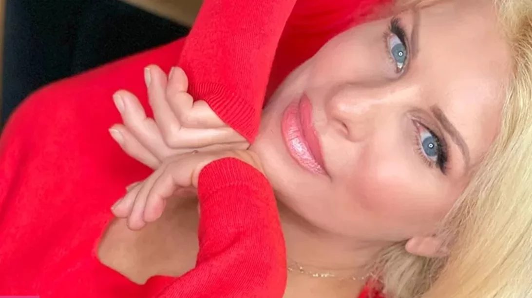 Ελένη Μενεγάκη: Τα 3 άκρως θηλυκά αρώματα που δεν λείπουν ποτέ από το καμαρίνι της