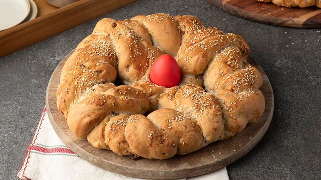 Η παραδοσιακή συνταγή για λαμπροκουλούρα από τον Άκη Πετρετζίκη