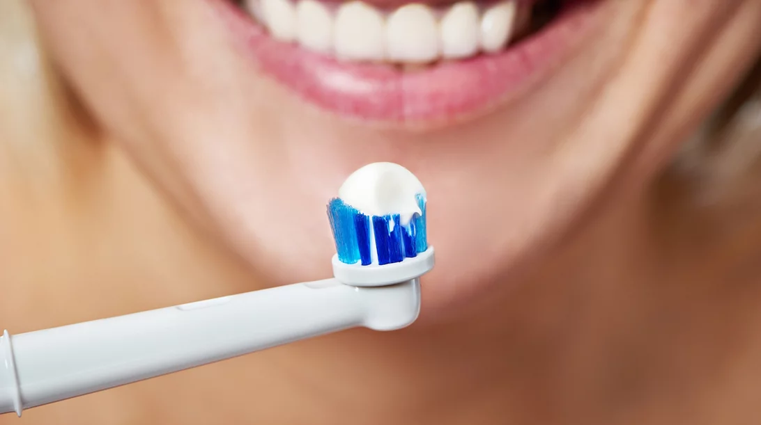 Ένας τρομακτικός λόγος που δεν πρέπει ποτέ να βουρτσίζεις τα δόντια σου μετά το στοματικό σεξ