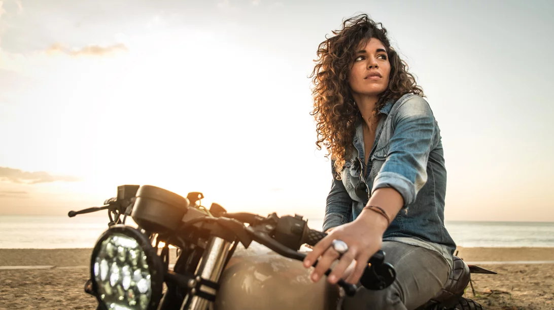 Είσαι υπερβολικά ανεξάρτητη, ελεύθερο πνεύμα και φοβάσαι μη μείνεις μόνη; Διάβασε κάτι που σε αφορά