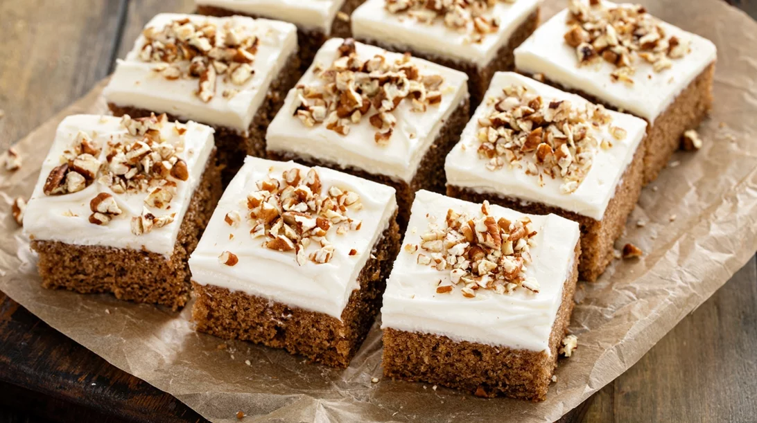 Pumpkin spice latte cake: Η τέλεια συνταγή για φθινοπωρινά ροφήματα και χουχούλιασμα