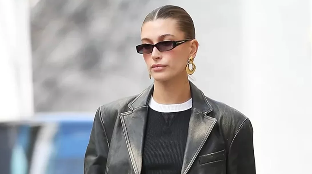 Το foundation-stick για blurring εφέ που χρησιμοποιεί και η Hailey Bieber έχει κάνει θραύση στα social media