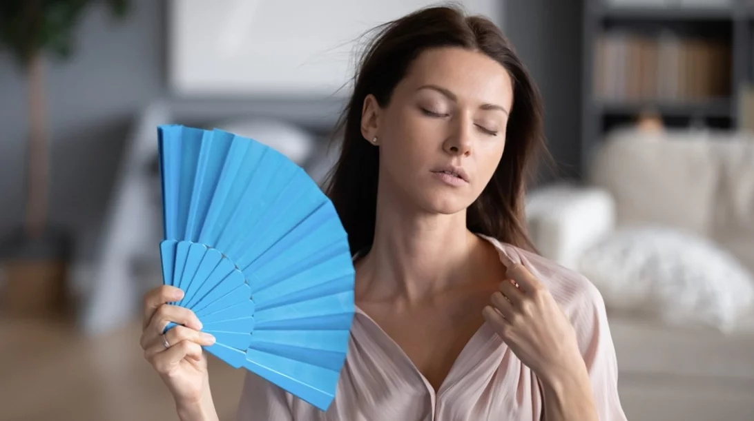 Εξάψεις στην εμμηνόπαυση: Έρευνα απαντά στο πόσο διαρκούν - και μας ξαφνιάζει