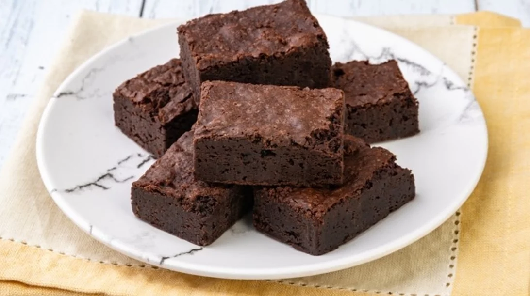 Φανταστικά brownies χωρίς αυγά και ζάχαρη - Πανεύκολη συνταγή, χωρίς ψήσιμο