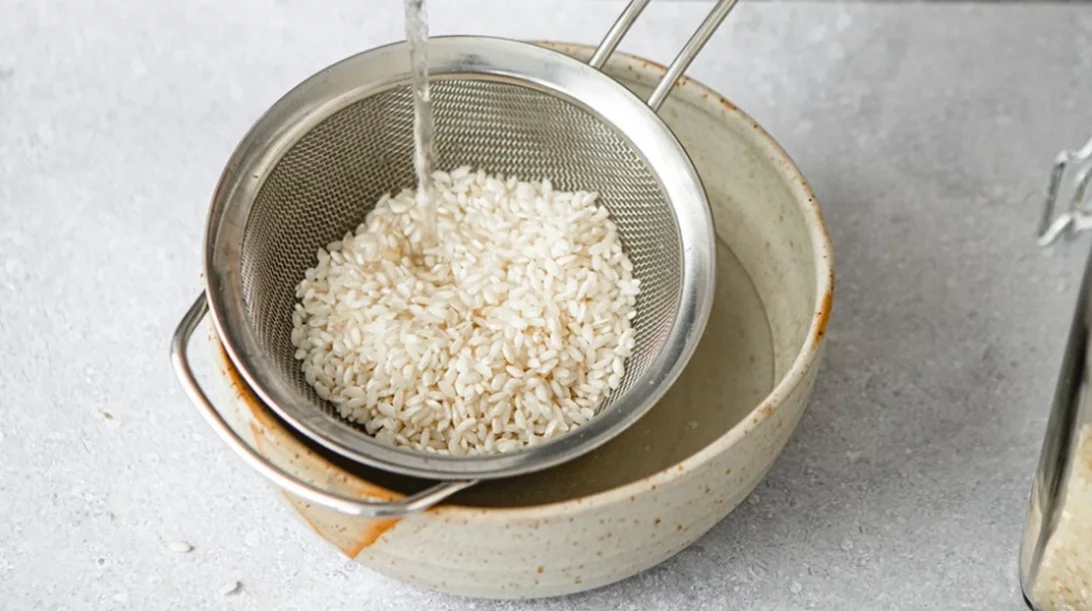 Πρέπει να πλένουμε το ρύζι πριν το μαγείρεμα; Η επιστήμη απαντά