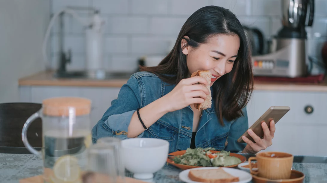 Οι τροφές που μας φτιάχνουν τη διάθεση και διατροφικό πλάνο για να ακολουθήσεις
