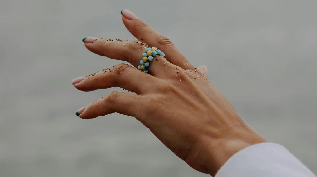 Πώς να κρατήσει περισσότερο το μανικιούρ σου στις καλοκαιρινές διακοπές