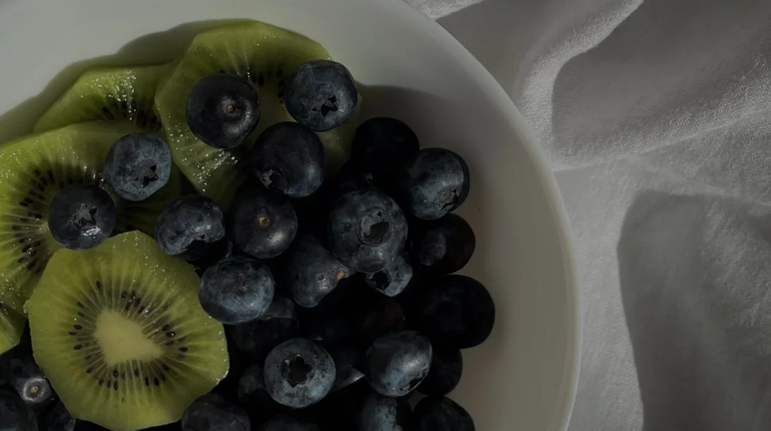 Ποια είναι τα οφέλη του ακτινίδιου και πόσα πρέπει να τρως μέσα στη μέρα;