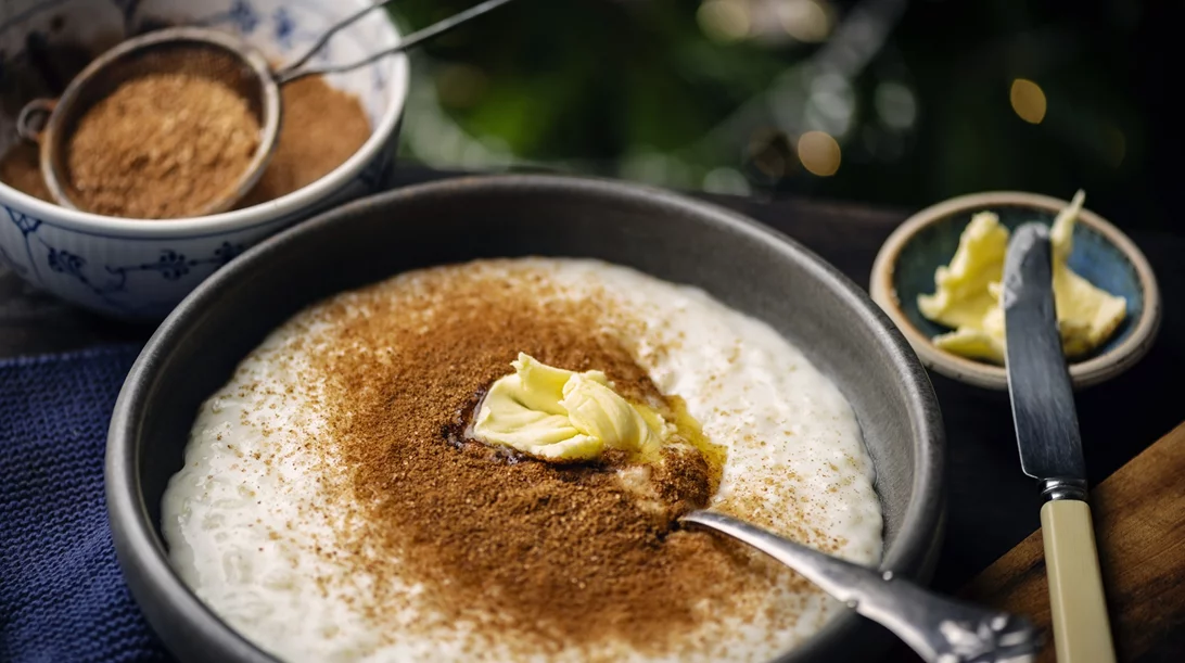 Porridge μελομακάρονο: Η πιο γιορτινή συνταγή για θρεπτικό πρωινό