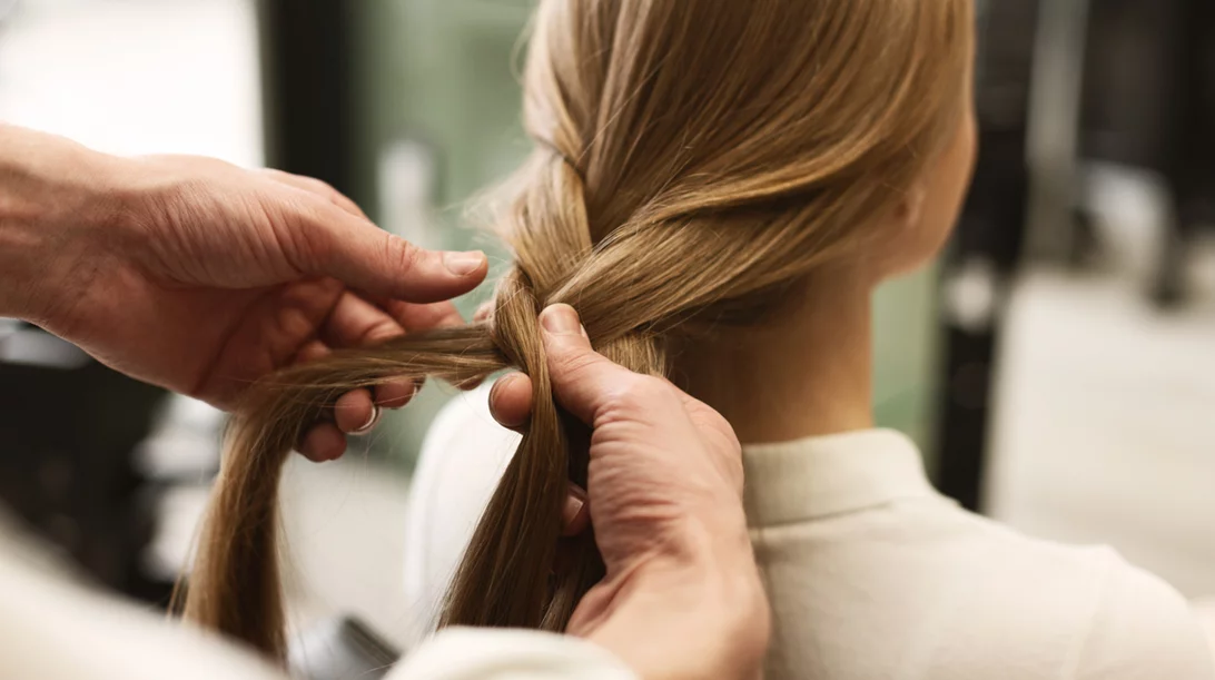 Αυτό είναι το χτένισμα που έχει ξετρελάνει τις beauty addicts στην καραντίνα