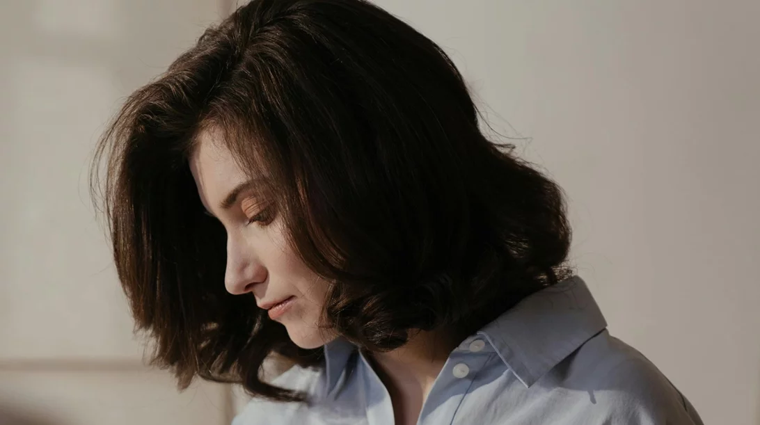 Πώς να δείχνω πιο νέα: Τα κουρέματα και χτενίσματα που κάνουν θαύματα