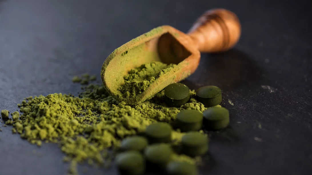 Μπαομπάμπ, μάκα, σιταρόχορτο: Οι σκόνες είναι η νέα γενιά συμπληρωμάτων - τι πρέπει να ξέρεις για κάθε ένα