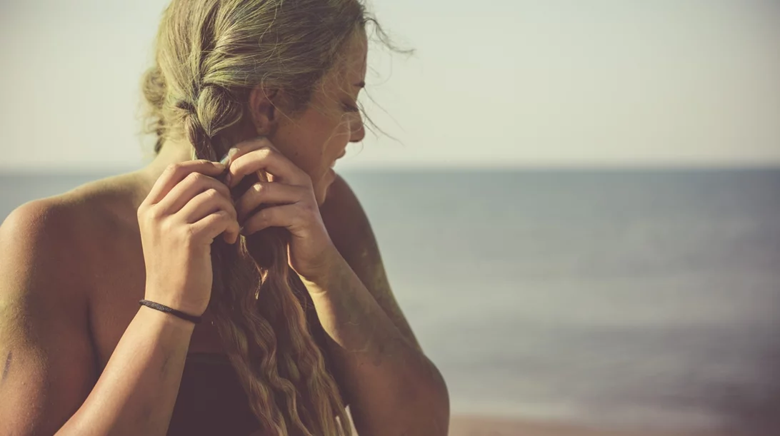 Κοχύλια στα μαλλιά: Ο πιο καλοκαιρινός τρόπος για να ξεχωρίσεις με τα χτενίσματά σου φέτος