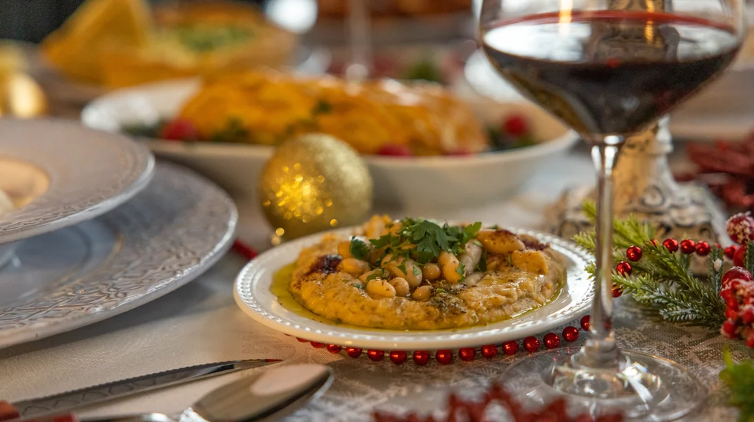 Όσπρια στο γιορτινό τραπέζι; Ναι! Ιδέες για να τα βάλεις από το πρώτο dip μέχρι το κυρίως πιάτο