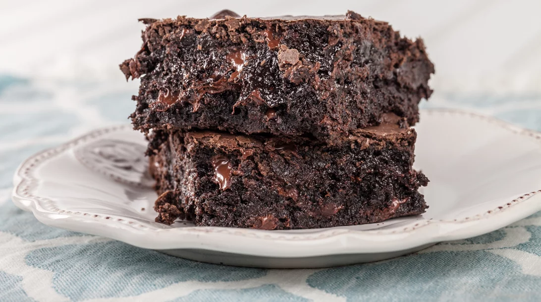 Ζουμερά brownies στο air fryer - χωρίς μίξερ και με ελάχιστα υλικά