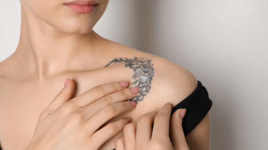 Tα τατουάζ αυξάνουν τον κίνδυνο για αυτόν τον τύπο καρκίνου