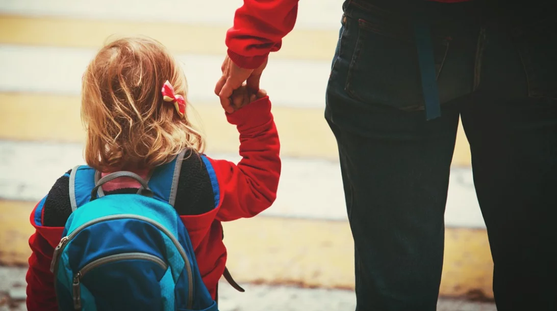 Αγιασμός στο σχολείο: Τα κλάματα, τα μαύρα γυαλιά και η μαμά-κατάσκοπος