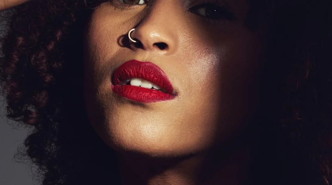 Οι 3 τάσεις ομορφιάς που πρωταγωνίστησαν στο street style του Παρισιού