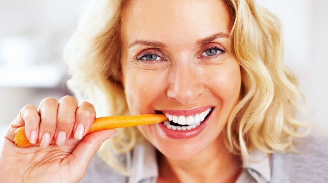 H διατροφική συνήθεια που βάζει τέλος στην όψη φλοιού πορτοκαλιού μετά τα 50